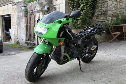 Charlie's ZXR400 Body Beautiful(ish) | Fast Bikes Magazine