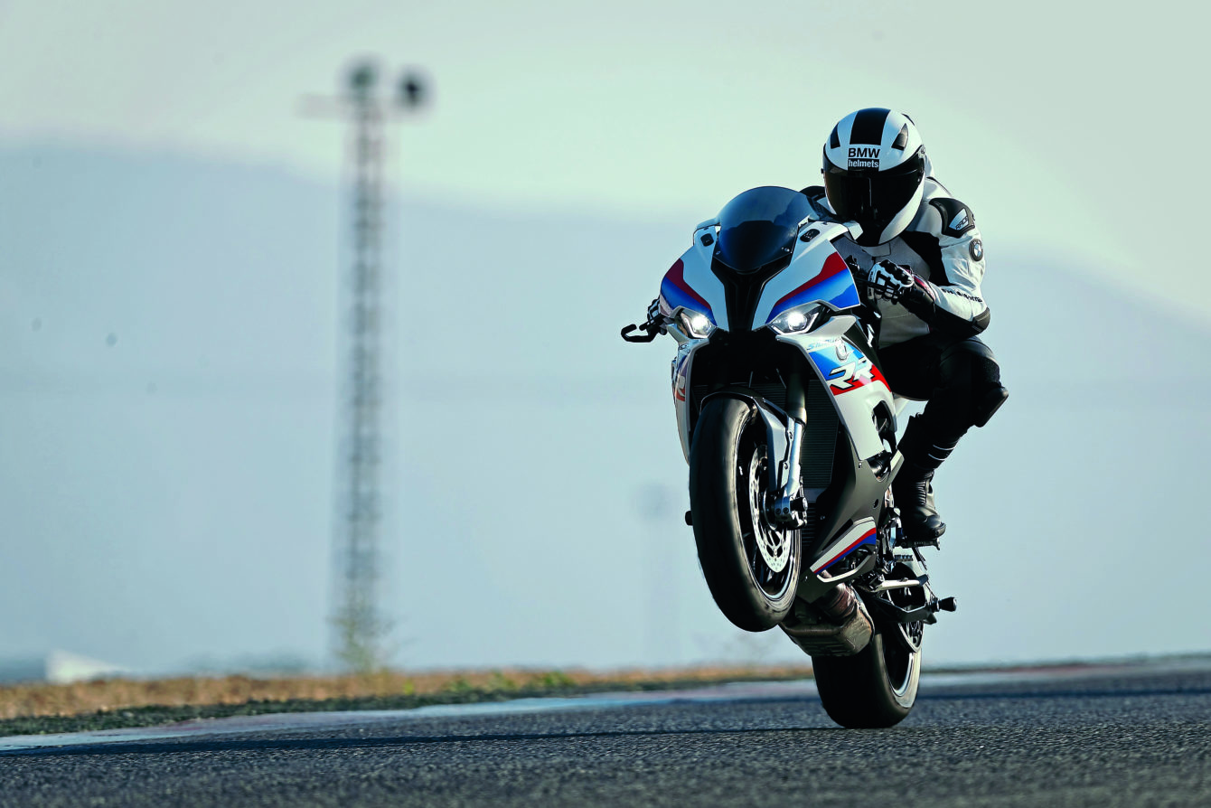 THE ALL NEW BMW S1000RR… AND WHY IT COULD CONQUER THE WORLD! - Fast Bikes