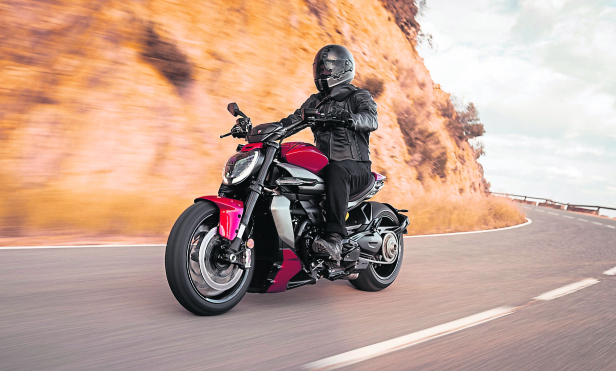 たら＊ 希少】XDIAVEL DUCATI Performance フロントウインドシールドキット(X